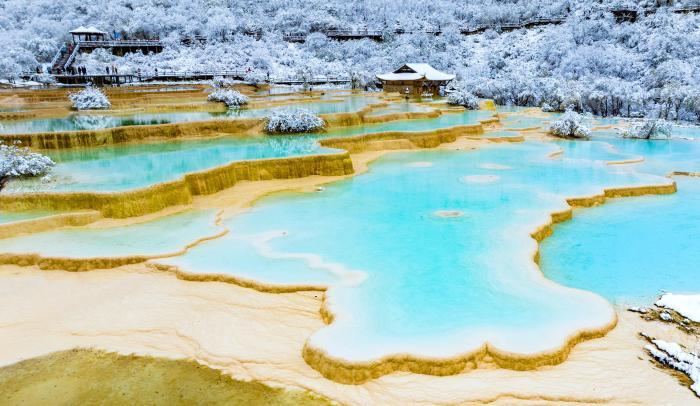 四川黃龍雪后美景如畫