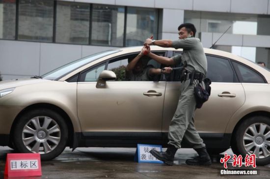 香港警察教學團在贛培訓教官 處置駕車持槍匪徒如港片