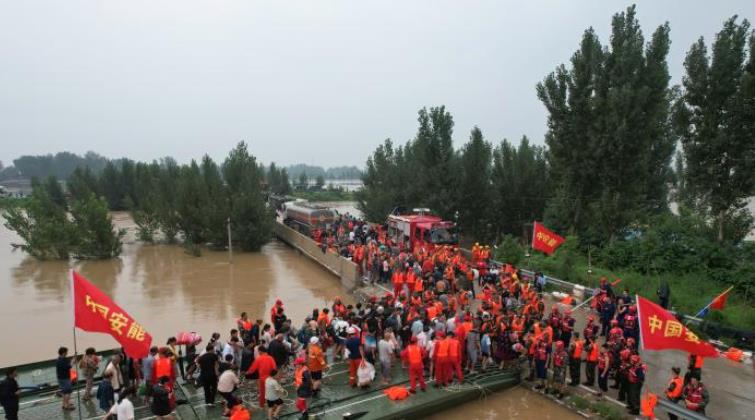 “逆行”重器中流擊水，創(chuàng)造救援速度奇跡<p>以精銳之“能”，護百姓之“安”，每一次極速救援，都是一場全力以赴，是承諾更是本色。<p>